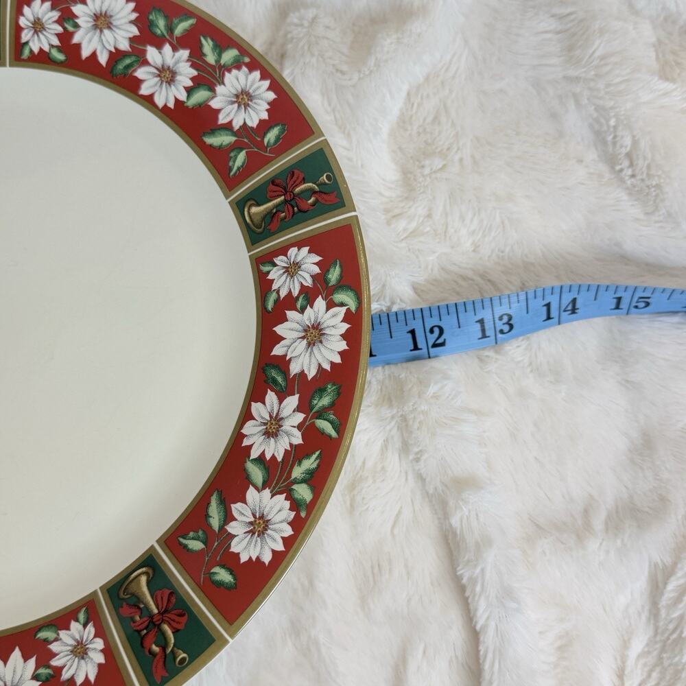 Charlton Hall Kobe Christmas Service for 4 Plates, Cups, Saucers (12 Pc) In Box - Picture 3 of 7